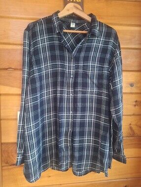🕶 Old Navy Black and White Plaid Button-Down Shirt